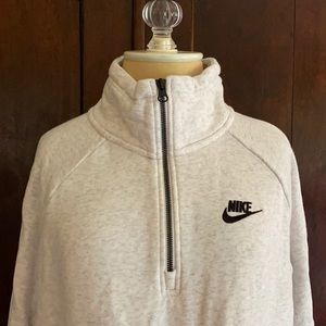 Nike gray sweatshirt with front pocket